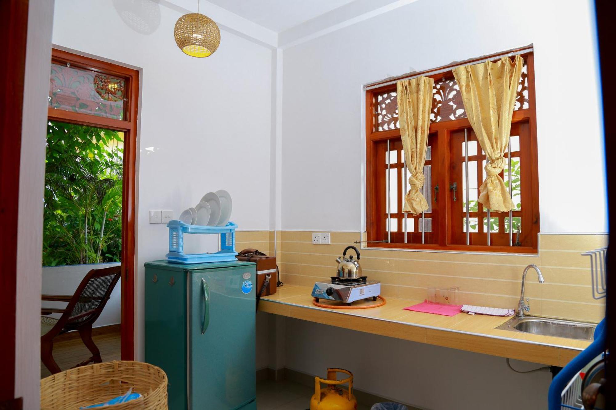 The King Apartment Hikkaduwa Esterno foto